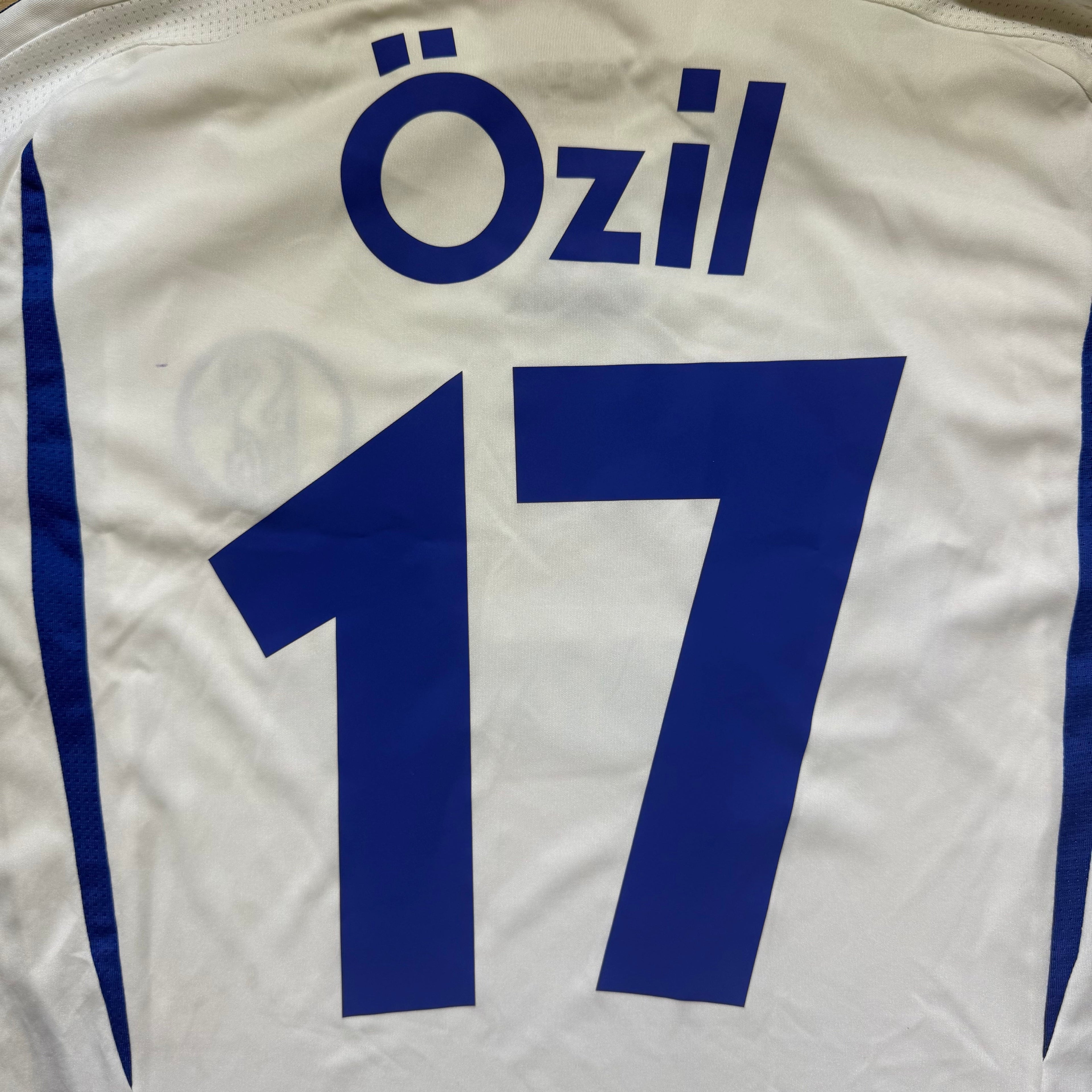 Schalke 04 Away Shirt 2007 - 2008 (L) Ozil 11